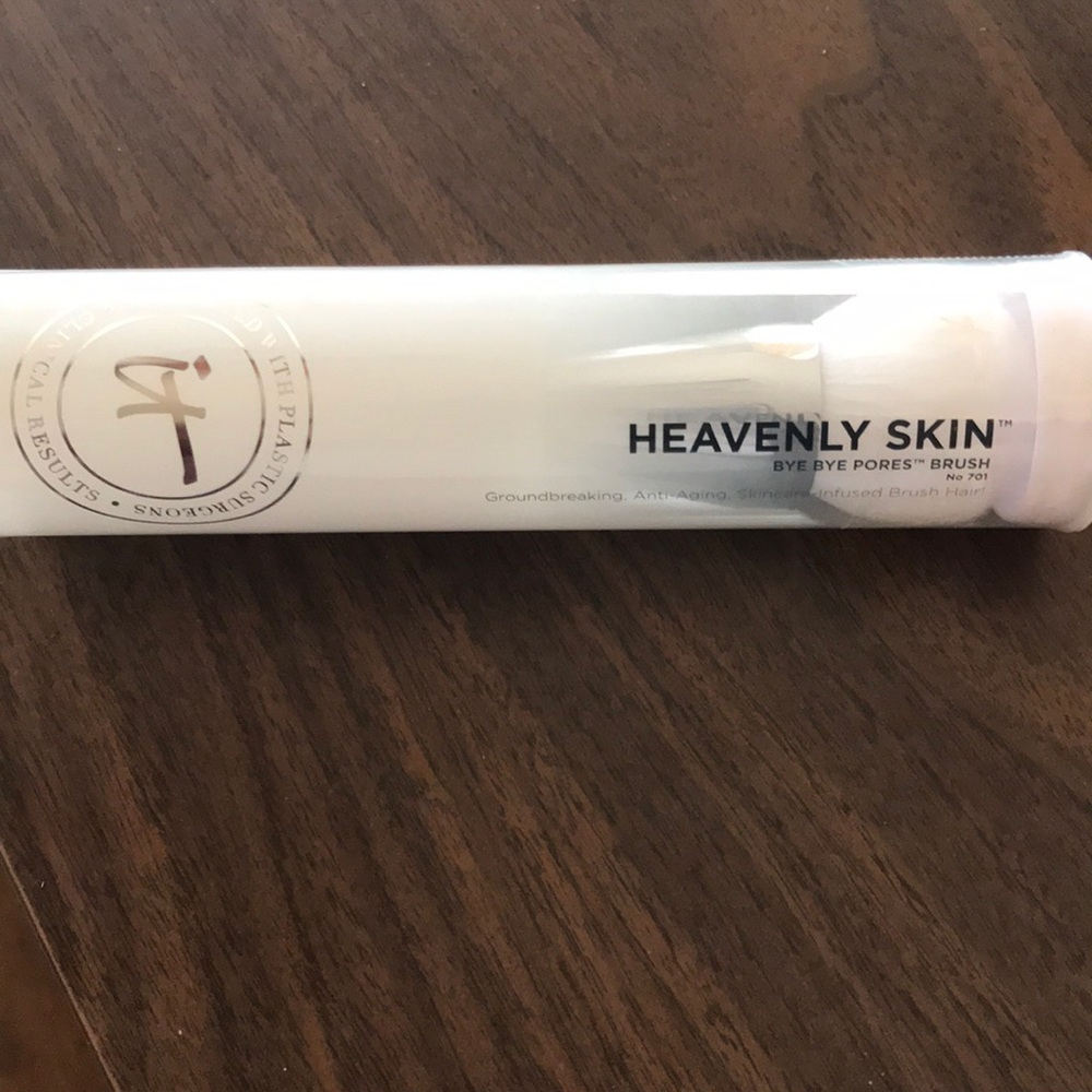 IT Cosmetics Bye Bye Pores Brush NIB